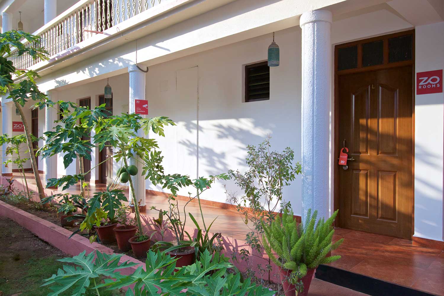 Anjuna-Guesthoue-Lobby-Pebbles